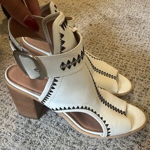 NWOT Very Volatile Open Toed Heeled Sandals